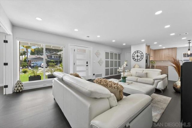 3945 Biddle St., San Diego, CA 92111
