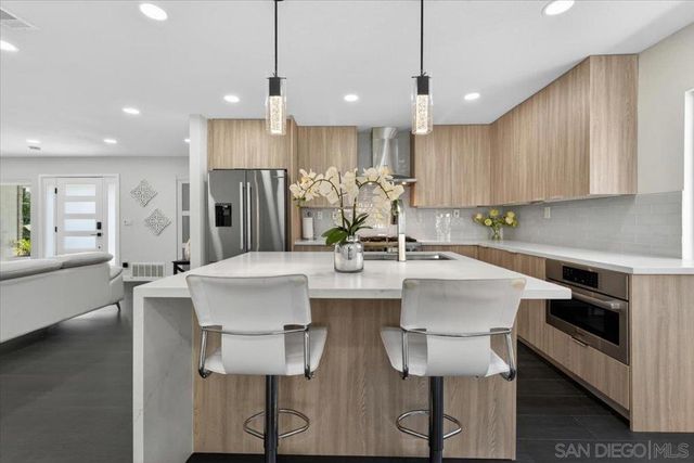3945 Biddle St., San Diego, CA 92111