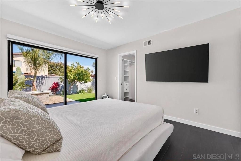 Image 18 of property listing at 3945 Biddle St., San Diego, CA 92111
