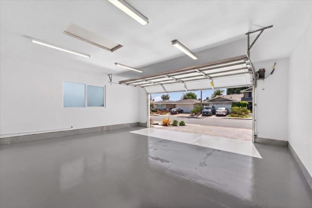 Image 30 of property listing at 3945 Biddle St., San Diego, CA 92111