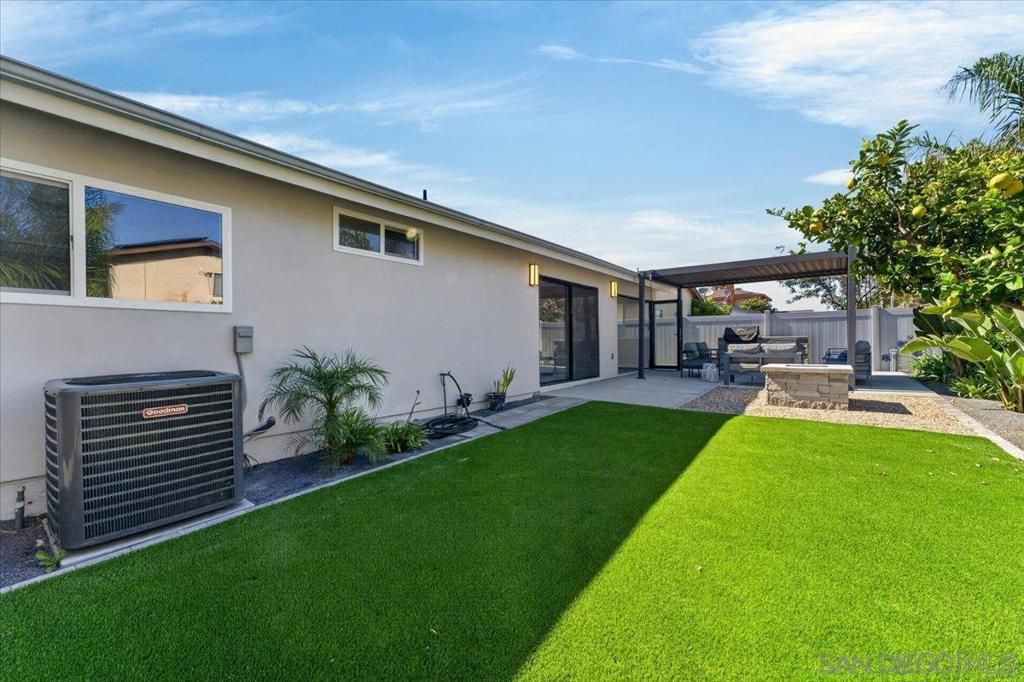 Image 36 of property listing at 3945 Biddle St., San Diego, CA 92111