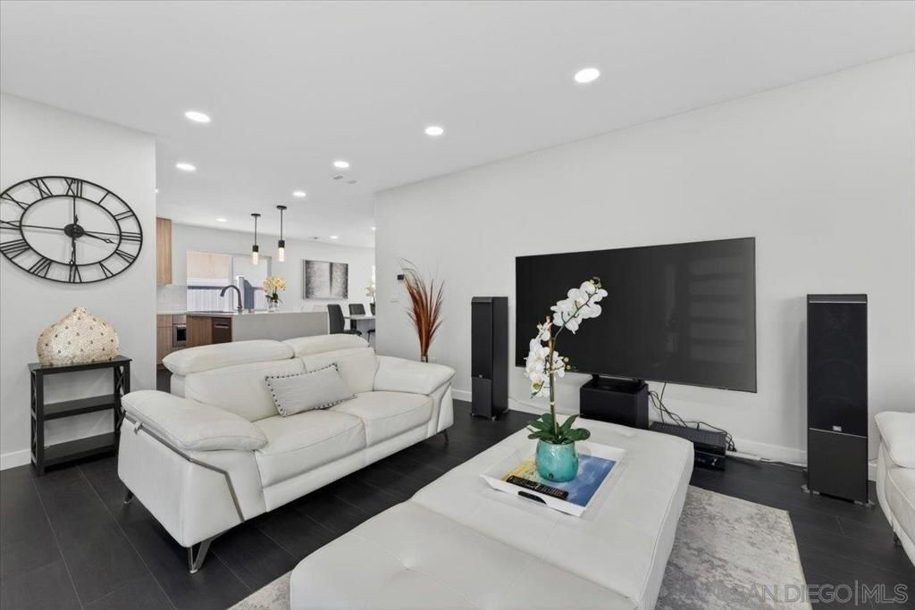 Image 6 of property listing at 3945 Biddle St., San Diego, CA 92111