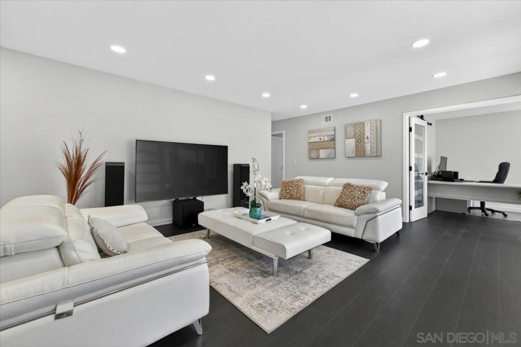 Image 7 of property listing at 3945 Biddle St., San Diego, CA 92111