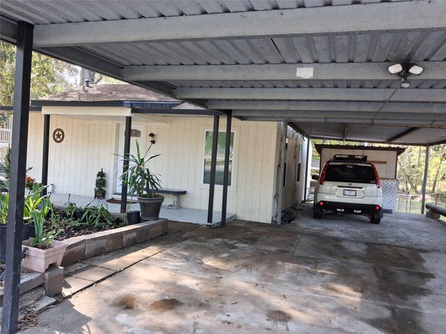 212 Magnolia Point Drive, Houston, TX 77336