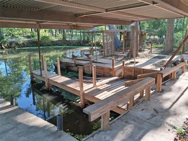212 Magnolia Point Drive, Houston, TX 77336