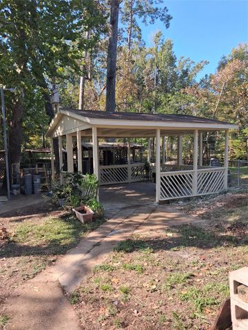 212 Magnolia Point Drive, Houston, TX 77336
