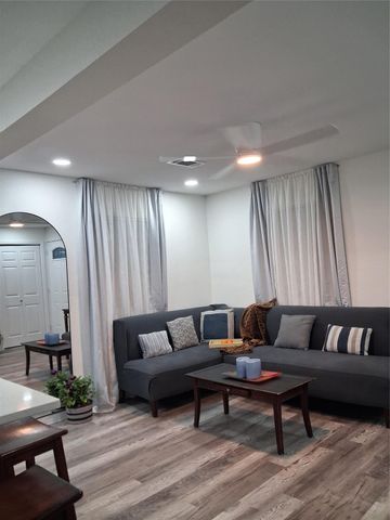 212 Magnolia Point Drive, Houston, TX 77336