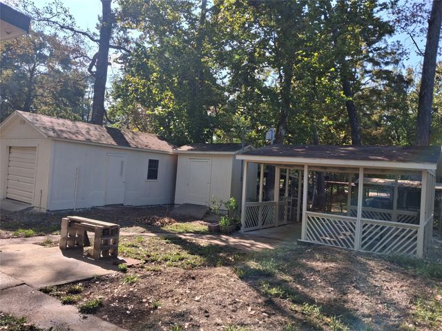 212 Magnolia Point Drive, Houston, TX 77336
