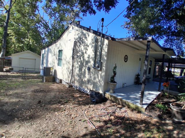 212 Magnolia Point Drive, Houston, TX 77336