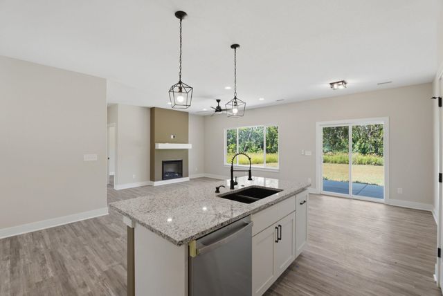 635 S Arbor Valley Way, Valley Center, KS 67147