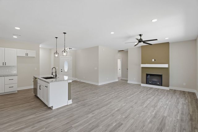 635 S Arbor Valley Way, Valley Center, KS 67147