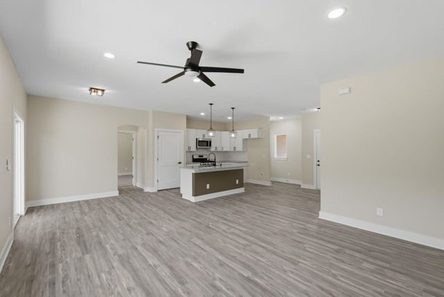 635 S Arbor Valley Way, Valley Center, KS 67147