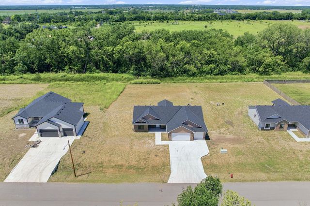 635 S Arbor Valley Way, Valley Center, KS 67147