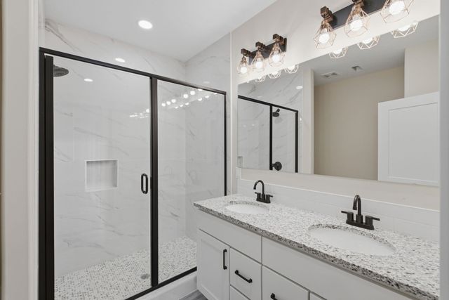 635 S Arbor Valley Way, Valley Center, KS 67147
