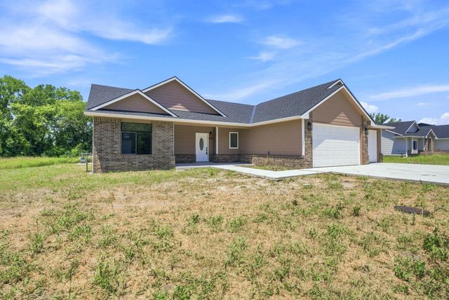 635 S Arbor Valley Way, Valley Center, KS 67147