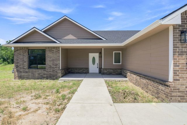 635 S Arbor Valley Way, Valley Center, KS 67147