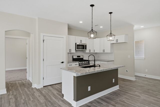 635 S Arbor Valley Way, Valley Center, KS 67147