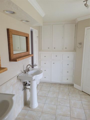 1027 Arrow Hill Road, Houston, TX 77077