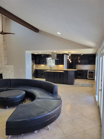 1027 Arrow Hill Road, Houston, TX 77077