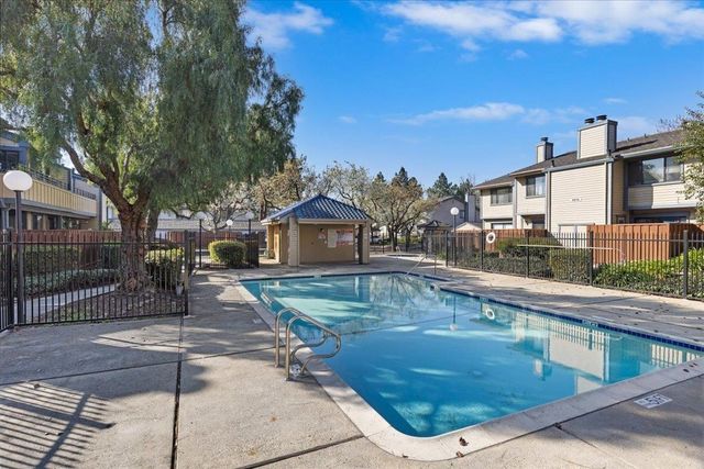 6001 Joaquin Murieta Ave C, Newark, CA 94560