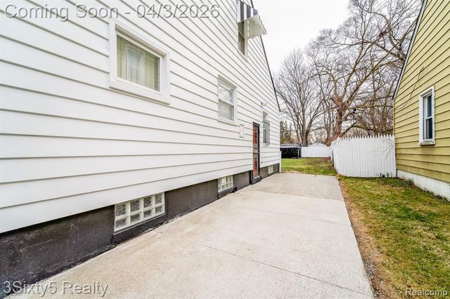 17228 Stout Street, Detroit, MI 48219