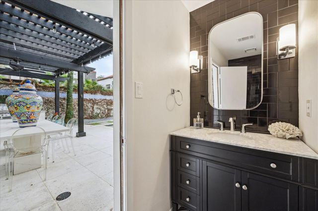 3109 Avalon Place, Houston, TX 77019