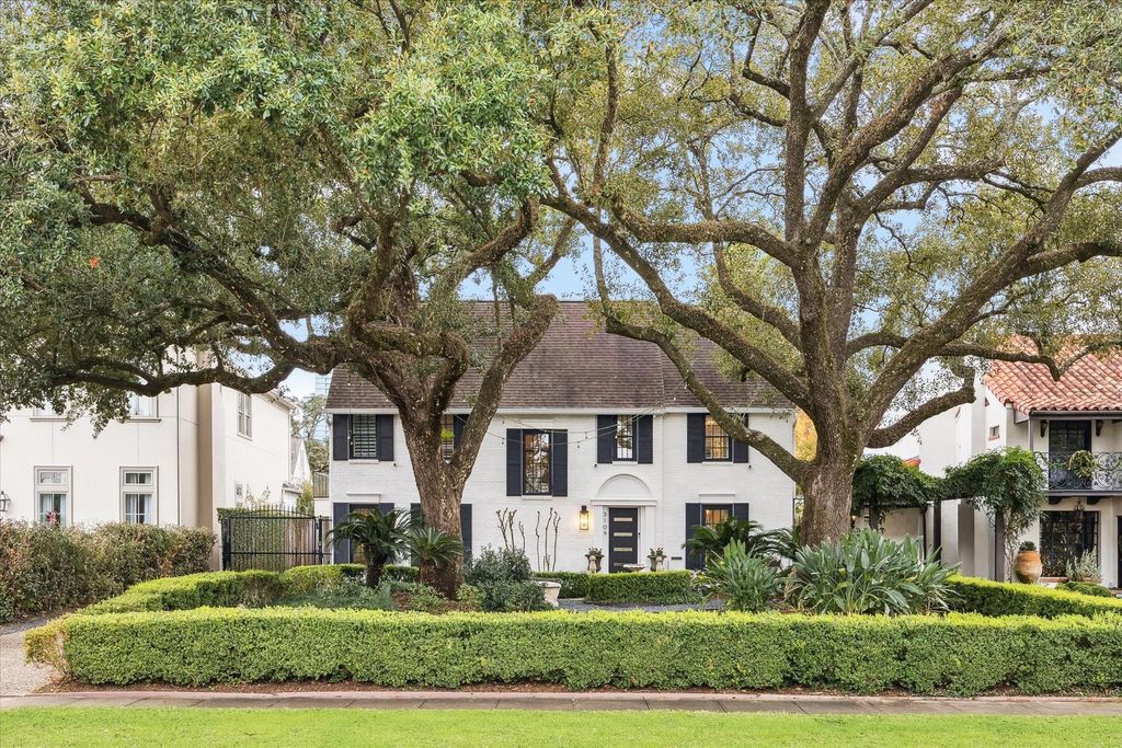 3109 Avalon Place, Houston, TX 77019