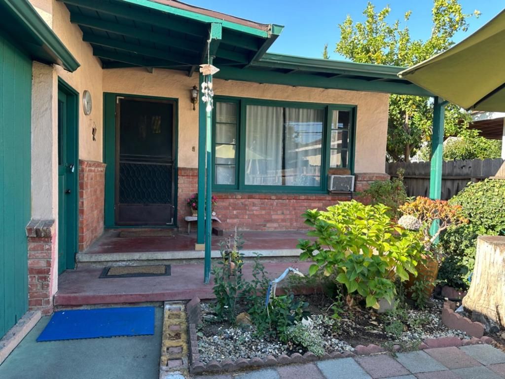 2133 University Avenue, Mountain View, CA 94040
