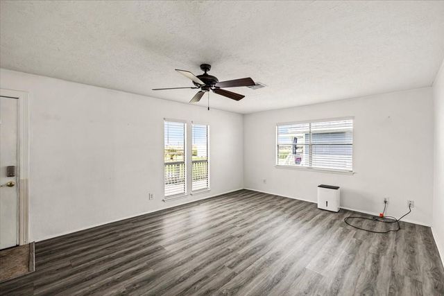 997 Redfish Street, Bayou Vista, TX 77563