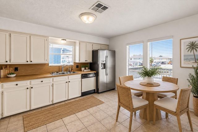 997 Redfish Street, Bayou Vista, TX 77563