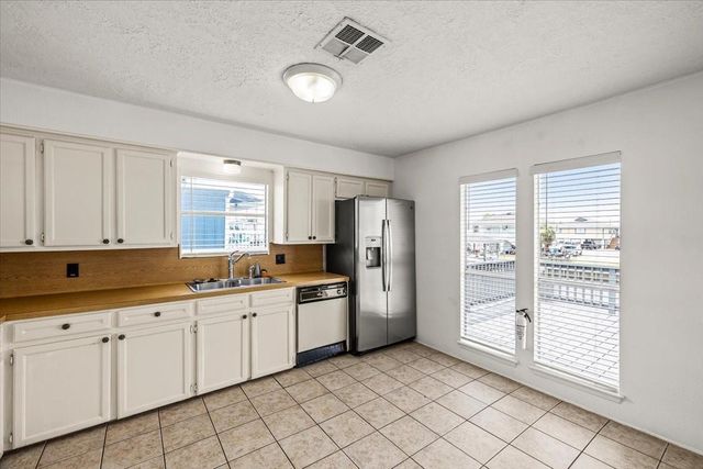997 Redfish Street, Bayou Vista, TX 77563