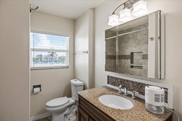997 Redfish Street, Bayou Vista, TX 77563