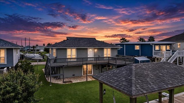 997 Redfish Street, Bayou Vista, TX 77563