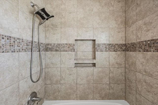 997 Redfish Street, Bayou Vista, TX 77563