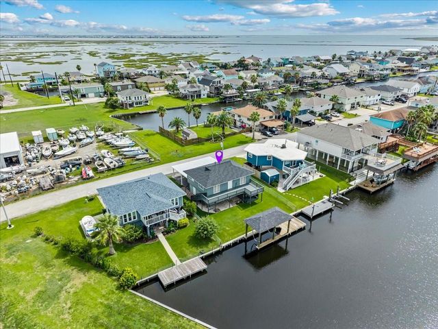 997 Redfish Street, Bayou Vista, TX 77563