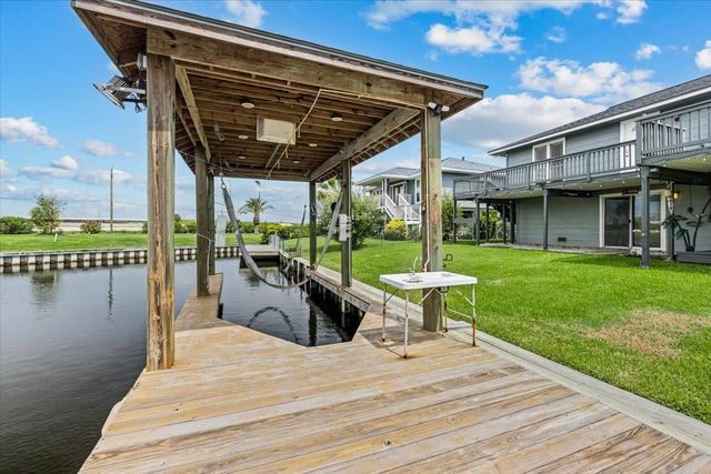 997 Redfish Street, Bayou Vista, TX 77563