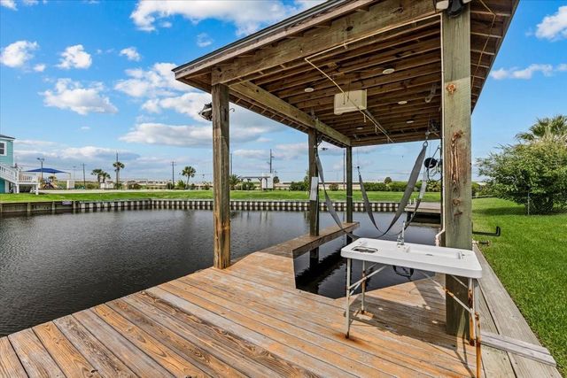 997 Redfish Street, Bayou Vista, TX 77563