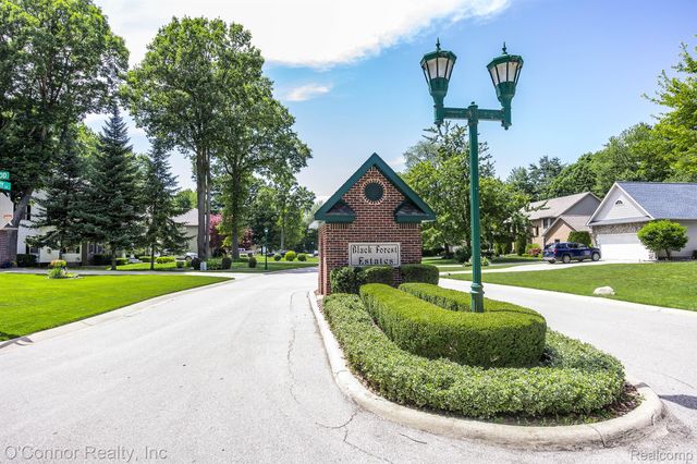 3239 Turnberry, Port Huron Charter Township, MI 48060