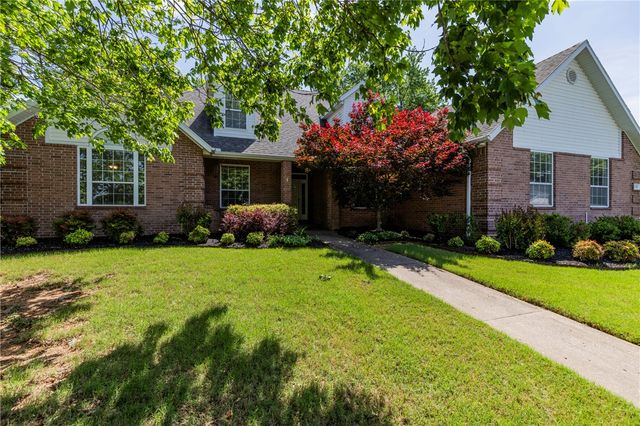 1986 N Bridgeport Drive, Fayetteville, AR 72704