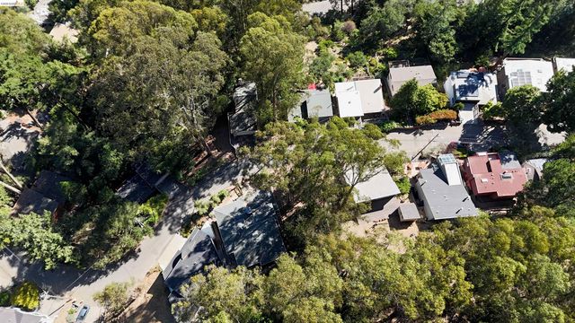 1830 Arrowhead Dr, Oakland, CA 94611