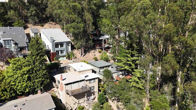 1830 Arrowhead Dr, Oakland, CA 94611