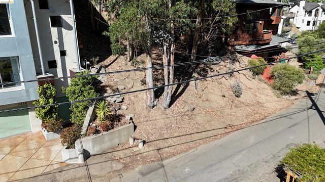 1830 Arrowhead Dr, Oakland, CA 94611