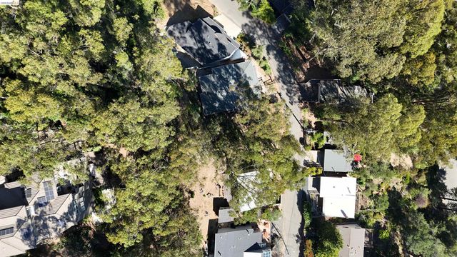 1830 Arrowhead Dr, Oakland, CA 94611