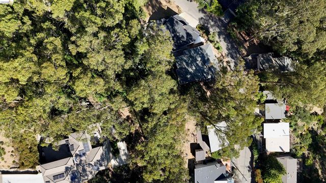 1830 Arrowhead Dr, Oakland, CA 94611