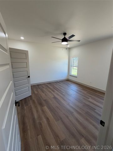 16399 N 573, Tahlequah, OK 74464