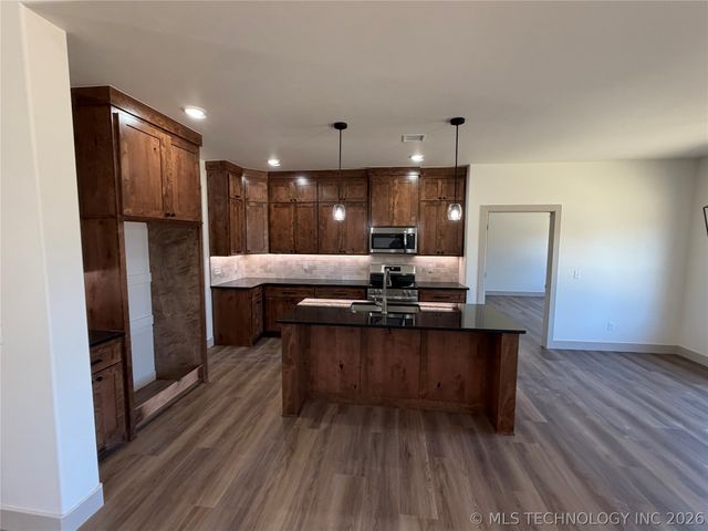 16399 N 573, Tahlequah, OK 74464