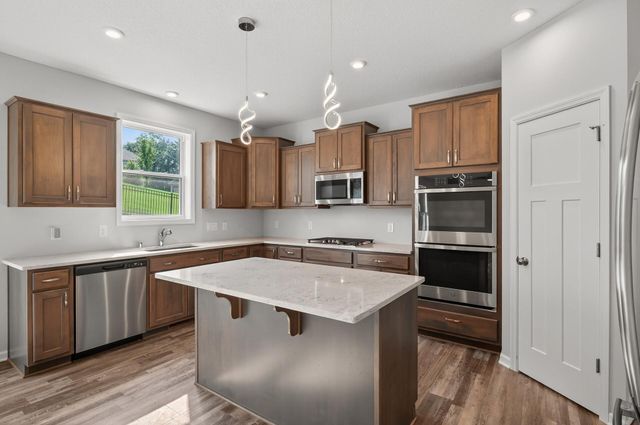 1081 Oakwood Road, Newport, MN 55055