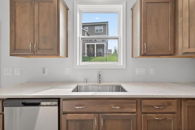 1081 Oakwood Road, Newport, MN 55055