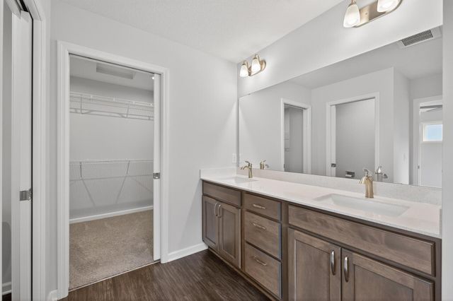 1081 Oakwood Road, Newport, MN 55055