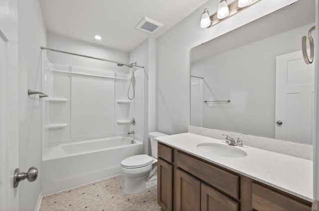 1081 Oakwood Road, Newport, MN 55055